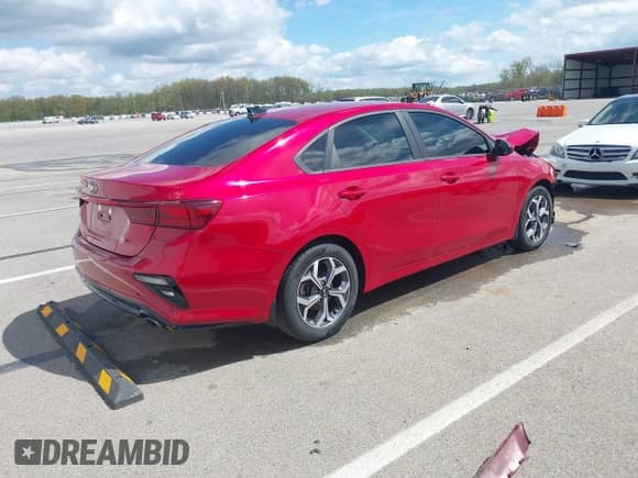 ✅ 2021 Kia Forte LXS • VIN: 3KPF24AD4ME288907 • Lot: 42084081. Wystawiony na IAAI z przebiegiem 47 786 mil. Bezpłatny archiwum sprzedaży aukcyjnych z USA i szczegółowy raport historii pojazdu na DreamBid. Zdjęcie 4.