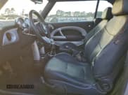 ✅ 2005 MINI Convertible S • VIN: WMWRH33425TF80826 • Lot: 94473435. Wystawiony na Copart z przebiegiem 146 856 mil. Bezpłatny archiwum sprzedaży aukcyjnych z USA i szczegółowy raport historii pojazdu na DreamBid. Zdjęcie 7.