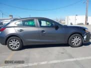 ✅ 2018 Mazda 3 Sport • VIN: 3MZBN1K75JM171686 • Lot: 43363933. Wystawiony na IAAI z przebiegiem 74 025 mil. Bezpłatny archiwum sprzedaży aukcyjnych z USA i szczegółowy raport historii pojazdu na DreamBid. Zdjęcie 13.