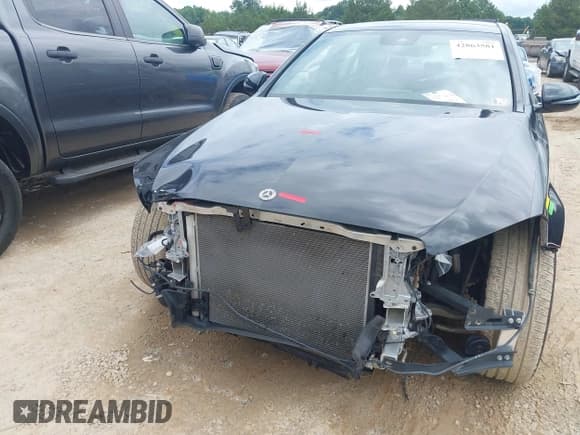 ✅ 2019 Mercedes-Benz C 43 AMG • VIN: 55SWF6EB0KU287879 • Lot: 42863581. Listed on IAAI with 61,392 mi. Free auction sales archive from the USA and detailed vehicle history report at DreamBid. Image 17.