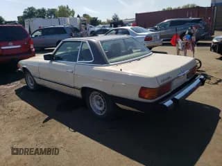 ✅ 1984 Mercedes-Benz 380 SL • VIN: WDBBA45AXEA014440 • Lot: 71004334. Wystawiony na Copart z przebiegiem Nie podano. Bezpłatny archiwum sprzedaży aukcyjnych z USA i szczegółowy raport historii pojazdu na DreamBid. Zdjęcie 2.