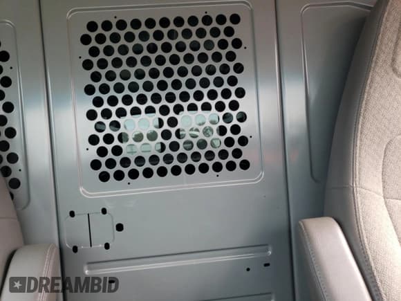 ✅ 2022 Chevrolet Express Cargo • VIN: 1GCWGAFP6N1206960 • Lot: 85593115. Wystawiony na Copart z przebiegiem 57 513 mil. Bezpłatny archiwum sprzedaży aukcyjnych z USA i szczegółowy raport historii pojazdu na DreamBid. Zdjęcie 10.