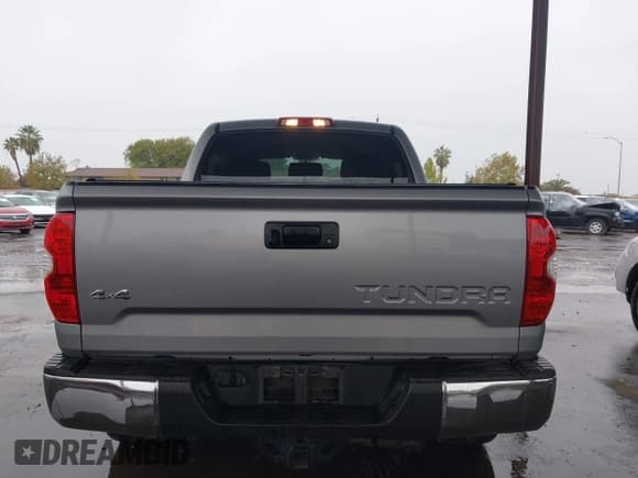 ✅ 2017 Toyota Tundra SR5 • VIN: 5TFDY5F12HX597887 • Lot: 43705073. Listed on IAAI with 93,718 mi. Free auction sales archive from the USA and detailed vehicle history report at DreamBid. Image 16.