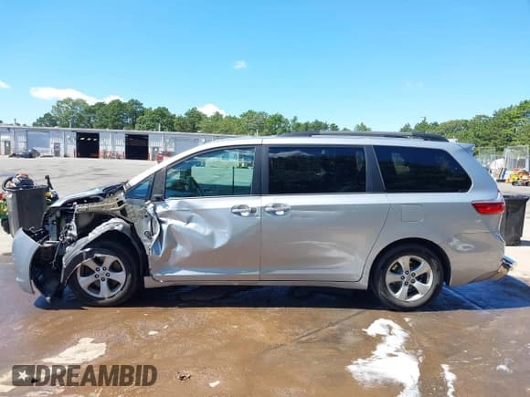 ✅ 2015 Toyota Sienna LE AAS • VIN: 5TDKK3DC6FS684681 • Lot: 43081968. Listed on IAAI with 109,301 mi. Free auction sales archive from the USA and detailed vehicle history report at DreamBid. Image 14.