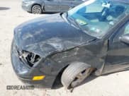 ✅ 2005 Ford Focus S • VIN: 1FAHP34N85W166444 • Lot: 43636198. Wystawiony na IAAI z przebiegiem 123 240 mil. Bezpłatny archiwum sprzedaży aukcyjnych z USA i szczegółowy raport historii pojazdu na DreamBid. Zdjęcie 6.