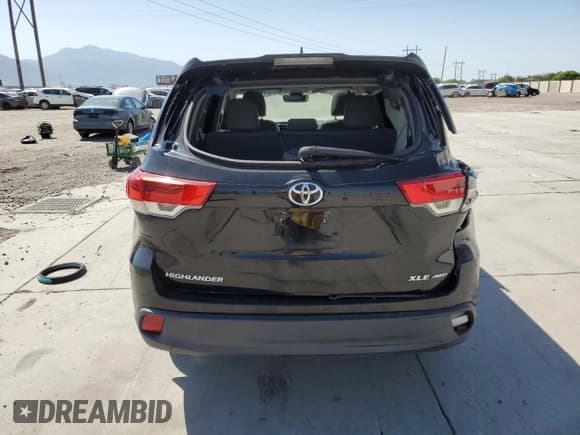 ✅ 2017 Toyota Highlander XLE • VIN: 5TDJZRFH6HS396732 • Lot: 64037685. Wystawiony na Copart z przebiegiem 83 890 mil. Bezpłatny archiwum sprzedaży aukcyjnych z USA i szczegółowy raport historii pojazdu na DreamBid. Zdjęcie 6.