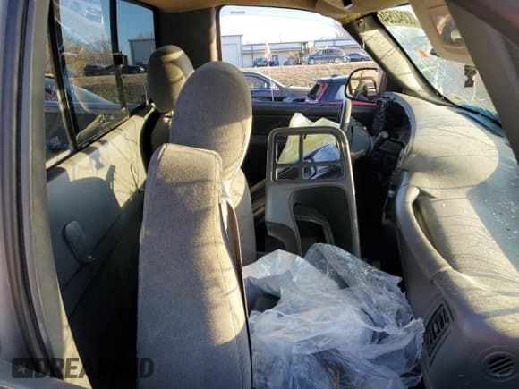 ✅ 2005 Chevrolet Silverado 1500 Z71 • VIN: 1GCEK14T15Z164788 • Лот: 83642594. Опубликован ранее на Copart с пробегом Не указан. Бесплатный доступ к архиву аукционных продаж из США и подробный отчёт об истории автомобиля на DreamBid. Изображение 11.