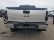 ✅ 2008 Chevrolet Silverado 2500HD Work Truck • VIN: 1GCHK29K68E116475 • Лот: 86695475. Опубликован ранее на Copart с пробегом 199 778 миль. Бесплатный доступ к архиву аукционных продаж из США и подробный отчёт об истории автомобиля на DreamBid. Изображение 6.