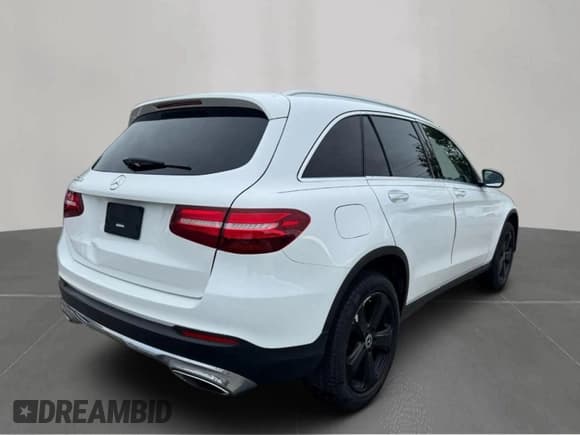 ✅ 2017 Mercedes-Benz GLC 300 • VIN: WDC0G4JBXHV006853 • Лот: 86599465. Опубликован ранее на Copart с пробегом 94 196 миль. Бесплатный доступ к архиву аукционных продаж из США и подробный отчёт об истории автомобиля на DreamBid. Изображение 4.