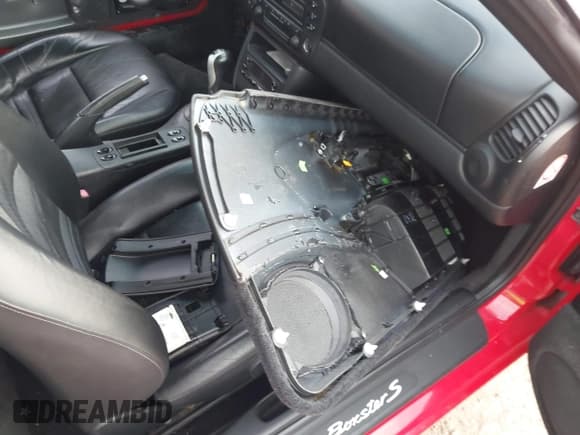 ✅ 2001 Porsche Boxster S • VIN: WP0CB29881U661491 • Lot: 43477901. Listed on IAAI with 41,872 mi. Free auction sales archive from the USA and detailed vehicle history report at DreamBid. Image 12.