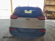 ✅ 2015 Jeep Cherokee Sport • VIN: 1C4PJLAB5FW676995 • Lot: 94804395. Wystawiony na Copart z przebiegiem 110 517 mil. Bezpłatny archiwum sprzedaży aukcyjnych z USA i szczegółowy raport historii pojazdu na DreamBid. Zdjęcie 6.