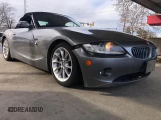 ✅ 2005 BMW Z4 2.5i • VIN: 4USBT33595LS58378 • Lot: 93689065. Wystawiony na Copart z przebiegiem 55 535 mil. Bezpłatny archiwum sprzedaży aukcyjnych z USA i szczegółowy raport historii pojazdu na DreamBid. Zdjęcie 1.