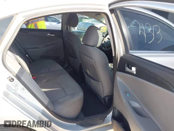 2012 Hyundai Sonata GLS z VIN 5NPEB4AC2CH345876, wystawiony jako IAAI lot #43324313 z przebiegiem 183 247 mil mil oraz . Historia ofert i sprzedaży dostępna na DreamBid. Obrazek 8.