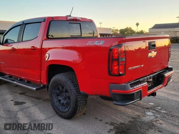 ✅ 2018 Chevrolet Colorado 4WD Z71 • VIN: 1GCGTDEN3J1150004 • Лот: 92988215. Опубликован ранее на Copart с пробегом 89 380 миль. Бесплатный доступ к архиву аукционных продаж из США и подробный отчёт об истории автомобиля на DreamBid. Изображение 3.