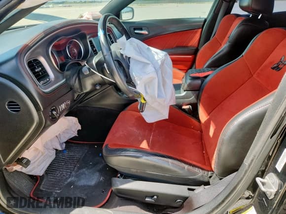 ✅ 2019 Dodge Charger Scat Pack • VIN: 2C3CDXGJXKH519097 • Lot: 81858075. Wystawiony na Copart z przebiegiem 165 097 mil. Bezpłatny archiwum sprzedaży aukcyjnych z USA i szczegółowy raport historii pojazdu na DreamBid. Zdjęcie 7.