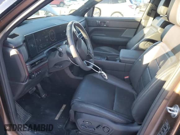 2024 Hyundai Santa Fe Calligraphy с VIN 5NMP5DG16RH010468, выставлен на аукционе Copart как лот 83769744 с пробегом 14 689 миль миль и Списание • Salvage title. История ставок и продаж доступна на DreamBid. Изображение 7.