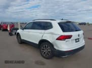 ✅ 2019 Volkswagen Tiguan SE • VIN: 3VV2B7AX3KM004357 • Lot: 43395115. Wystawiony na IAAI z przebiegiem 111 568 mil. Bezpłatny archiwum sprzedaży aukcyjnych z USA i szczegółowy raport historii pojazdu na DreamBid. Zdjęcie 3.