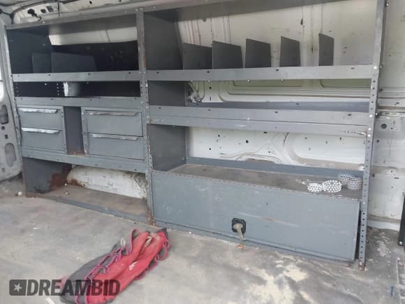 ✅ 2011 Ford Econoline Cargo Commercial • VIN: 1FTSE3EL3BDA08183 • Лот: 42893861. Опубликован ранее на IAAI с пробегом 232 872 миль. Бесплатный доступ к архиву аукционных продаж из США и подробный отчёт об истории автомобиля на DreamBid. Изображение 8.