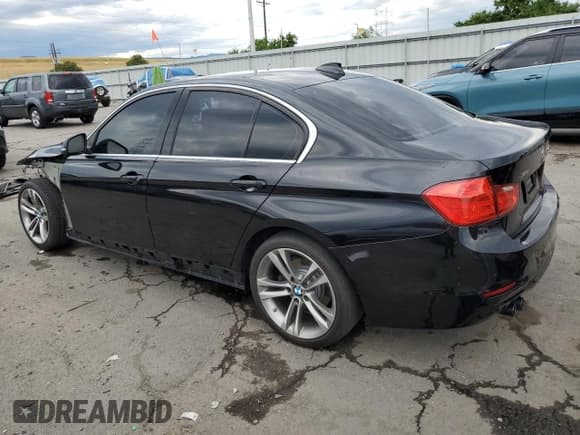 ✅ 2015 BMW 3 Series 328i xDrive • VIN: WBA3B5G52FNS13918 • Лот: 65646895. Опубликован ранее на Copart с пробегом 79 828 миль. Бесплатный доступ к архиву аукционных продаж из США и подробный отчёт об истории автомобиля на DreamBid. Изображение 2.