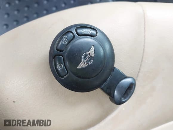 ✅ 2007 MINI Hardtop S • VIN: WMWMF73537TT84443 • Лот: 42018224. Опубликован ранее на IAAI с пробегом 85 846 миль. Бесплатный доступ к архиву аукционных продаж из США и подробный отчёт об истории автомобиля на DreamBid. Изображение 11.