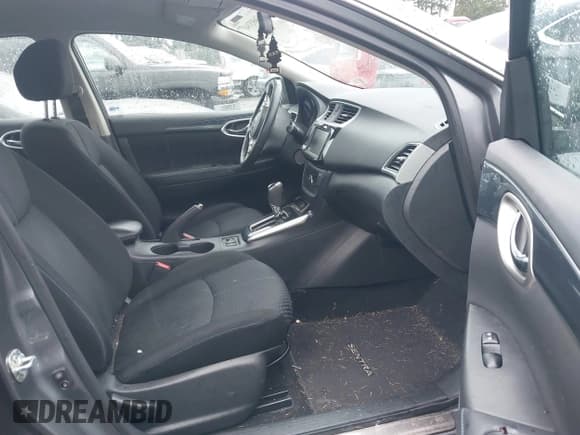 ✅ 2019 Nissan Sentra S • VIN: 3N1AB7AP5KY330084 • Lot: 43693141. Wystawiony na IAAI z przebiegiem 48 060 mil. Bezpłatny archiwum sprzedaży aukcyjnych z USA i szczegółowy raport historii pojazdu na DreamBid. Zdjęcie 5.