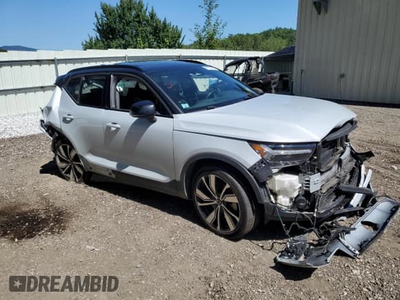✅ 2021 Volvo XC40 • VIN: YV4ED3UR0M2458987 • Lot: 68996945. Listed on Copart with Not provided. Free auction sales archive from the USA and detailed vehicle history report at DreamBid. Image 4.