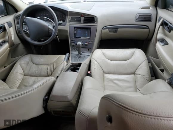 ✅ 2002 Volvo S60 • VIN: YV1RS61R722111079 • Лот: 68583665. Опубликован ранее на Copart с пробегом 62 089 миль. Бесплатный доступ к архиву аукционных продаж из США и подробный отчёт об истории автомобиля на DreamBid. Изображение 8.