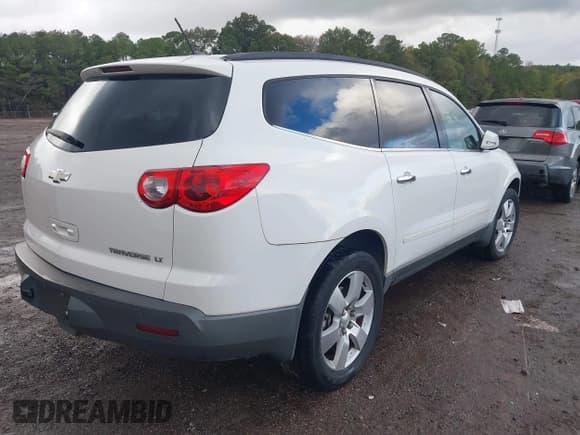 ✅ 2012 Chevrolet Traverse 1LT • VIN: 1GNKRGED3CJ387037 • Lot: 43574548. Listed on IAAI with 118,840 mi. Free auction sales archive from the USA and detailed vehicle history report at DreamBid. Image 4.