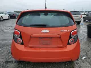 2013 Chevrolet Sonic LT z VIN 1G1JC6SHXD4142896, wystawiony jako Copart lot #75015374 z przebiegiem 150 472 mil mil oraz Szkoda całkowita • Salvage title. Historia ofert i sprzedaży dostępna na DreamBid. Obrazek 6.