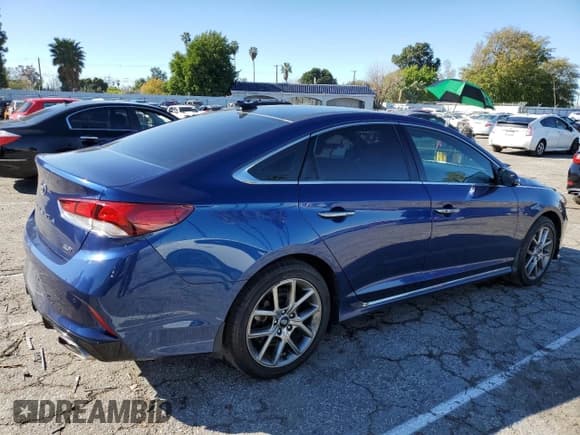 ✅ 2018 Hyundai Sonata Limited Plus • VIN: 5NPE34AB3JH707165 • Лот: 43261453. Опубликован ранее на Copart с пробегом 100 452 миль. Бесплатный доступ к архиву аукционных продаж из США и подробный отчёт об истории автомобиля на DreamBid. Изображение 3.