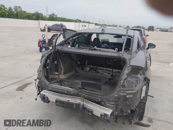 ✅ 2024 Toyota Crown XLE • VIN: JTDAAAAFXR3018186 • Lot: 42465686. Wystawiony na IAAI z przebiegiem 19 776 mil. Bezpłatny archiwum sprzedaży aukcyjnych z USA i szczegółowy raport historii pojazdu na DreamBid. Zdjęcie 19.