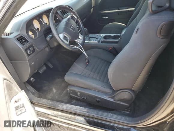 ✅ 2013 Dodge Challenger SXT • VIN: 2C3CDYAGXDH545513 • Lot: 71287324. Wystawiony na Copart z przebiegiem 205 279 mil. Bezpłatny archiwum sprzedaży aukcyjnych z USA i szczegółowy raport historii pojazdu na DreamBid. Zdjęcie 7.