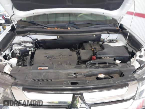 2016 Mitsubishi Outlander SE z VIN JA4AD3A33GZ013599, wystawiony jako IAAI lot #42884420 z przebiegiem 137 821 mil mil oraz . Historia ofert i sprzedaży dostępna na DreamBid. Obrazek 10.