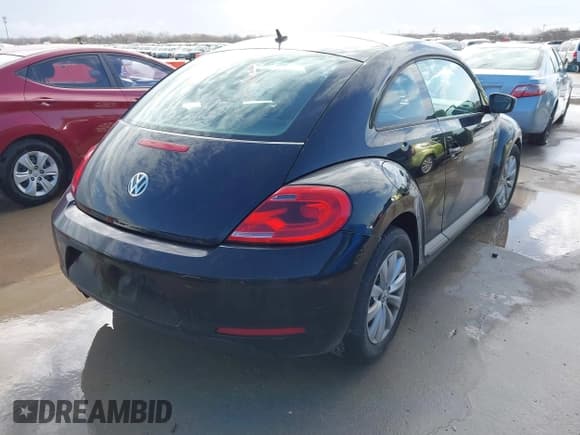 ✅ 2015 Volkswagen Beetle Fleet Edition • VIN: 3VWF17AT3FM610020 • Lot: 41714321. Wystawiony na IAAI z przebiegiem 158 381 mil. Bezpłatny archiwum sprzedaży aukcyjnych z USA i szczegółowy raport historii pojazdu na DreamBid. Zdjęcie 4.