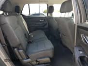 ✅ 2020 Chevrolet Traverse LS • VIN: 1GNERFKWXLJ174924 • Lot: 71939174. Wystawiony na Copart z przebiegiem 82 695 mil. Bezpłatny archiwum sprzedaży aukcyjnych z USA i szczegółowy raport historii pojazdu na DreamBid. Zdjęcie 11.