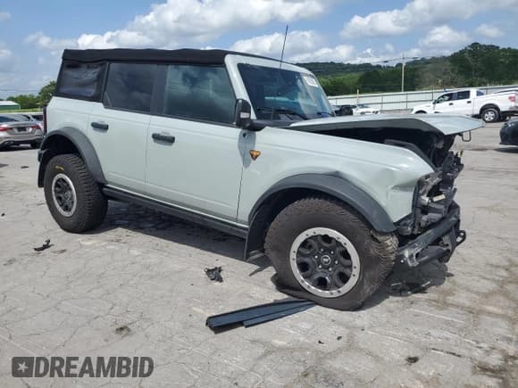 ✅ 2021 Ford Bronco • VIN: 1FMEE5DP4MLA85792 • Lot: 61592585. Wystawiony na Copart z przebiegiem 28 199 mil. Bezpłatny archiwum sprzedaży aukcyjnych z USA i szczegółowy raport historii pojazdu na DreamBid. Zdjęcie 4.