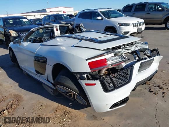 ✅ 2018 Audi R8 Spyder performance • VIN: WUA4BCFX7J7902058 • Лот: 40861482. Опубликован ранее на IAAI с пробегом 20 951 миль. Бесплатный доступ к архиву аукционных продаж из США и подробный отчёт об истории автомобиля на DreamBid. Изображение 3.