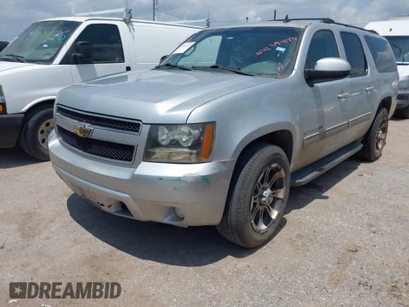 ✅ 2011 Chevrolet Suburban LT • VIN: 1GNSCJE02BR341808 • Lot: 42394173. Wystawiony na IAAI z przebiegiem 192 172 mil. Bezpłatny archiwum sprzedaży aukcyjnych z USA i szczegółowy raport historii pojazdu na DreamBid. Zdjęcie 2.