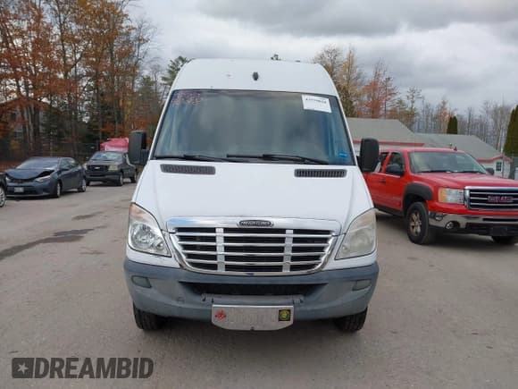 ✅ 2010 Freightliner Sprinter • VIN: WDYPF1CC1A5485346 • Lot: 43559028. Wystawiony na IAAI z przebiegiem 200 650 mil. Bezpłatny archiwum sprzedaży aukcyjnych z USA i szczegółowy raport historii pojazdu na DreamBid. Zdjęcie 12.