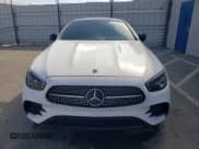 ✅ 2022 Mercedes-Benz E 450 • VIN: W1K1J5JB4NF177191 • Лот: 44825015. Опубликован ранее на Copart с пробегом 26 801 миль. Бесплатный доступ к архиву аукционных продаж из США и подробный отчёт об истории автомобиля на DreamBid. Изображение 5.