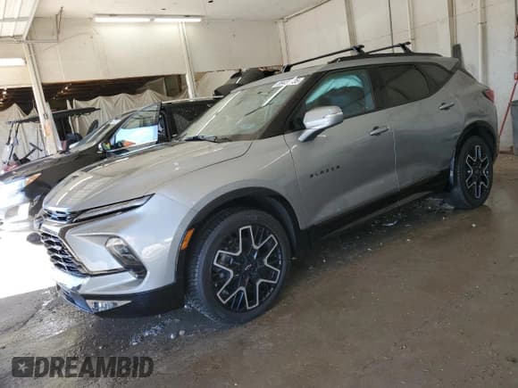 ✅ 2023 Chevrolet Blazer RS • VIN: 3GNKBKRS6PS205139 • Lot: 89438735. Wystawiony na Copart z przebiegiem 41 237 mil. Bezpłatny archiwum sprzedaży aukcyjnych z USA i szczegółowy raport historii pojazdu na DreamBid. Zdjęcie 1.