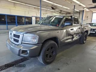 ✅ 2009 Dodge Dakota Bighorn/Lonestar • VIN: 1D7HW38P29S808703 • Lot: 68028575. Wystawiony na Copart z przebiegiem 208 991 mil. Bezpłatny archiwum sprzedaży aukcyjnych z USA i szczegółowy raport historii pojazdu na DreamBid. Zdjęcie 1.