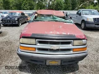 ✅ 1998 Chevrolet Blazer LS • VIN: 1GNCS13WXW2135178 • Lot: 60101125. Wystawiony na Copart z przebiegiem Nie podano. Bezpłatny archiwum sprzedaży aukcyjnych z USA i szczegółowy raport historii pojazdu na DreamBid. Zdjęcie 5.