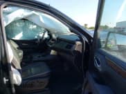 ✅ 2022 Chevrolet Suburban Premier • VIN: 1GNSKFKD3NR142911 • Lot: 42958230. Wystawiony na IAAI z przebiegiem 125 206 mil. Bezpłatny archiwum sprzedaży aukcyjnych z USA i szczegółowy raport historii pojazdu na DreamBid. Zdjęcie 5.