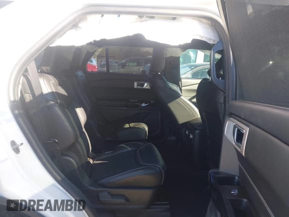 ✅ 2023 Ford Explorer ST • VIN: 1FM5K8GC8PGA61642 • Lot: 43557345. Wystawiony na IAAI z przebiegiem 11 689 mil. Bezpłatny archiwum sprzedaży aukcyjnych z USA i szczegółowy raport historii pojazdu na DreamBid. Zdjęcie 8.