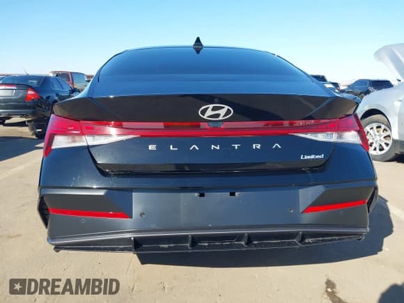 ✅ 2024 Hyundai Elantra Limited • VIN: KMHLP4DG8RU822425 • Lot: 43631648. Wystawiony na IAAI z przebiegiem 11 428 mil. Bezpłatny archiwum sprzedaży aukcyjnych z USA i szczegółowy raport historii pojazdu na DreamBid. Zdjęcie 16.