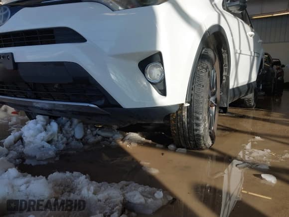 ✅ 2017 Toyota RAV4 XLE • VIN: JTMWFREV0HJ716663 • Лот: 41256607. Опубликован ранее на IAAI с пробегом 101 641 миль. Бесплатный доступ к архиву аукционных продаж из США и подробный отчёт об истории автомобиля на DreamBid. Изображение 20.