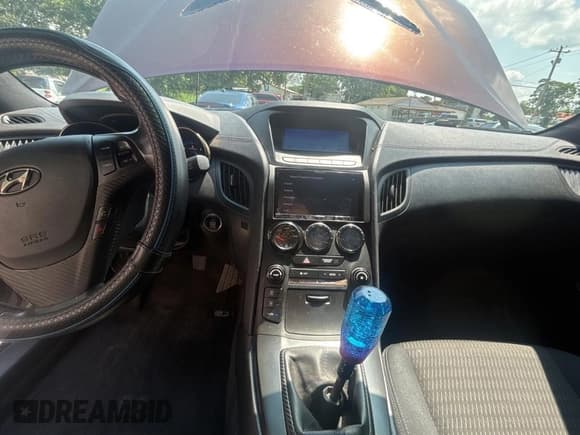 ✅ 2015 Hyundai Genesis Coupe 3.8L Base • VIN: KMHHT6KJ6FU129358 • Lot: 64231195. Wystawiony na Copart z przebiegiem 97 272 mil. Bezpłatny archiwum sprzedaży aukcyjnych z USA i szczegółowy raport historii pojazdu na DreamBid. Zdjęcie 9.