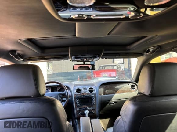 ✅ 2007 Bentley Flying Spur • VIN: SCBBR93W378043023 • Lot: 55052455. Wystawiony na Copart z przebiegiem 170 080 mil. Bezpłatny archiwum sprzedaży aukcyjnych z USA i szczegółowy raport historii pojazdu na DreamBid. Zdjęcie 9.