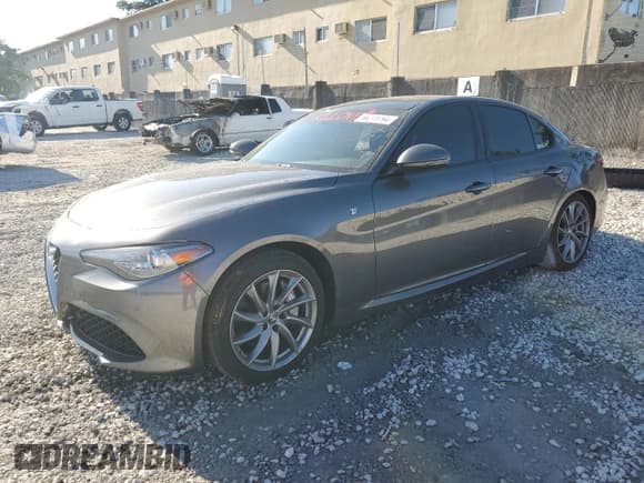 ✅ 2023 Alfa Romeo Giulia Ti • VIN: ZARFAMBN3P7673895 • Лот: 56211794. Опубликован ранее на Copart с пробегом 9 692 миль. Бесплатный доступ к архиву аукционных продаж из США и подробный отчёт об истории автомобиля на DreamBid. Изображение 1.